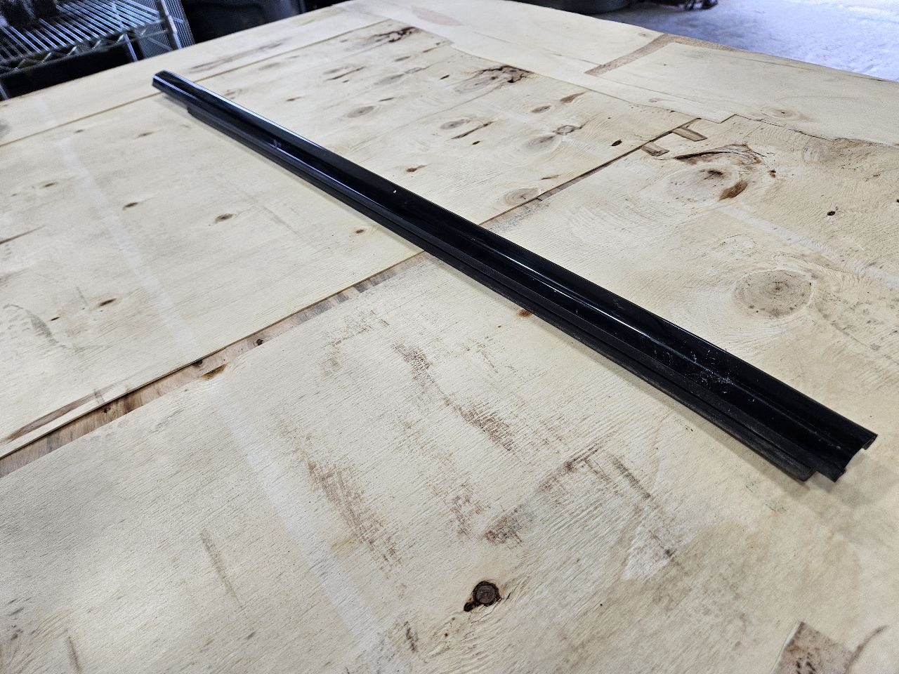 2019 SIERRA150 FRONT LH REVEAL MOLDING GLOSS BLACK 30294 - image 8