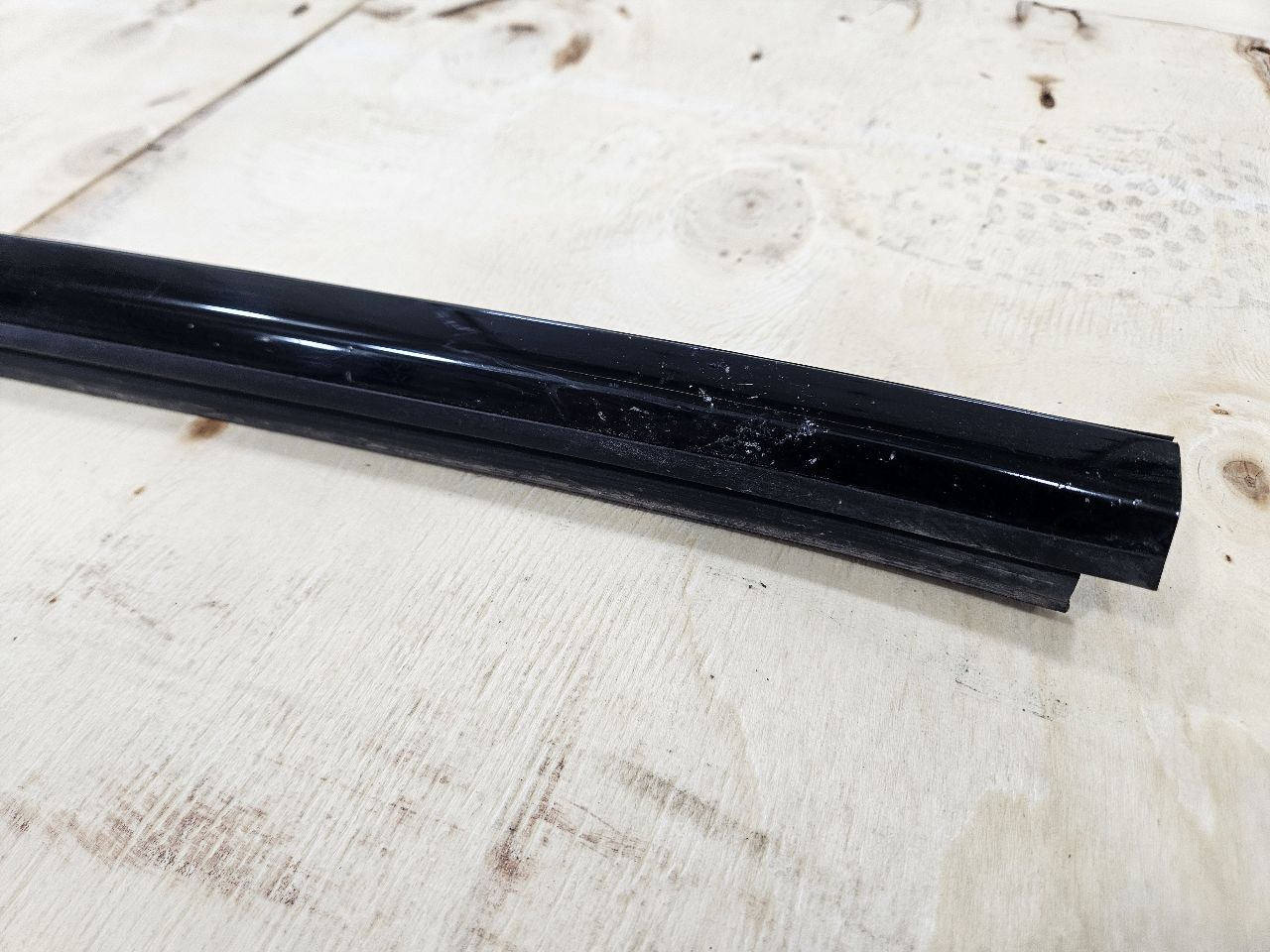 2019 SIERRA150 FRONT LH REVEAL MOLDING GLOSS BLACK 30294 - image 9