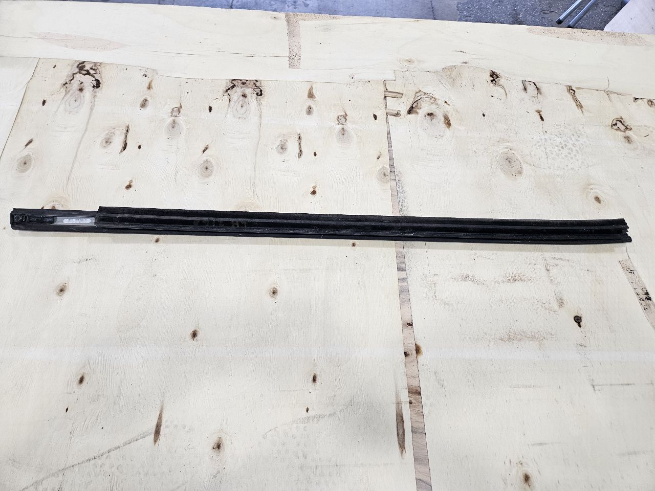 2019 SIERRA150 FRONT LH REVEAL MOLDING GLOSS BLACK 30294 - image 10