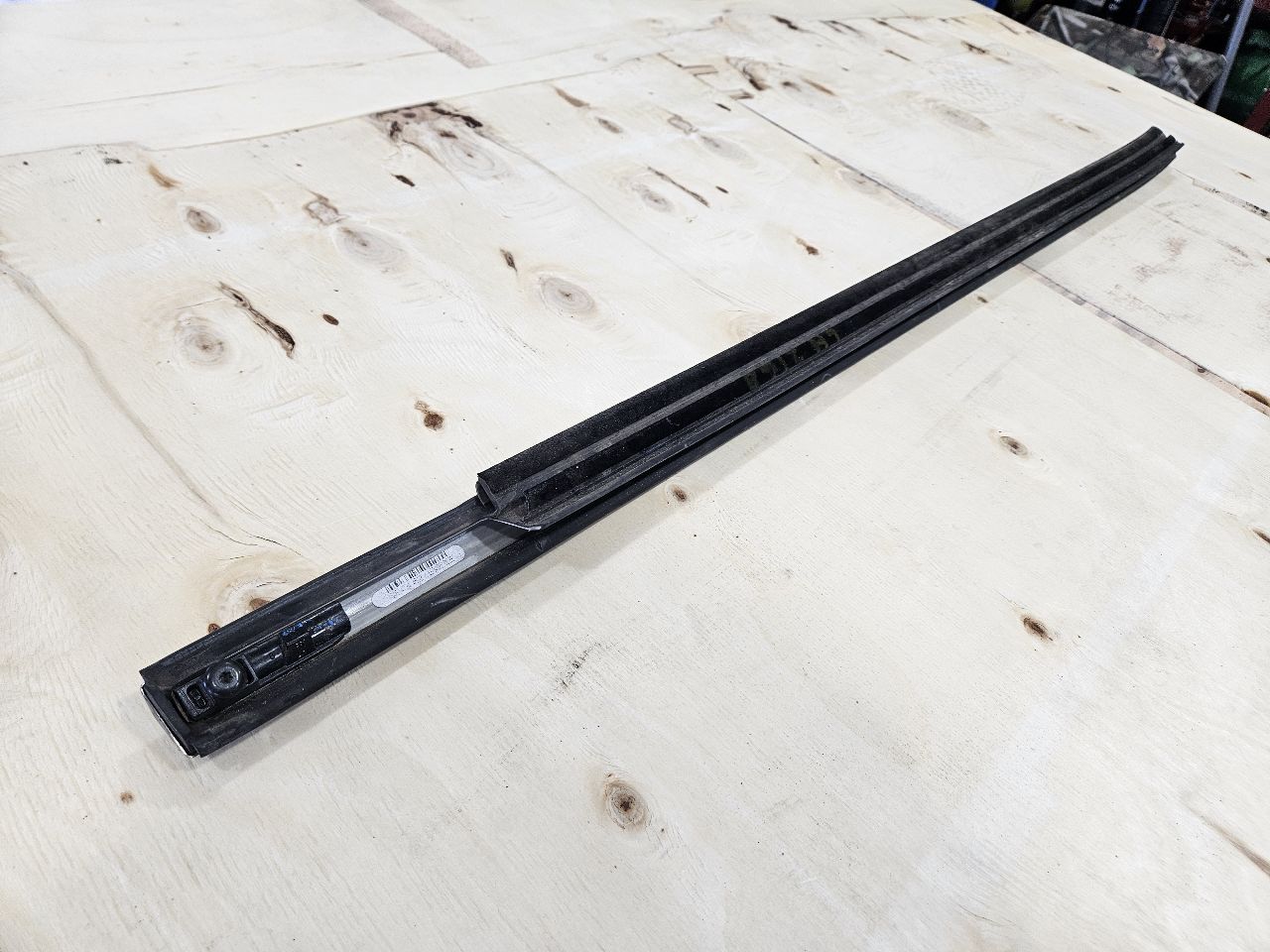 2019 SIERRA150 FRONT LH REVEAL MOLDING GLOSS BLACK 30294 - image 11