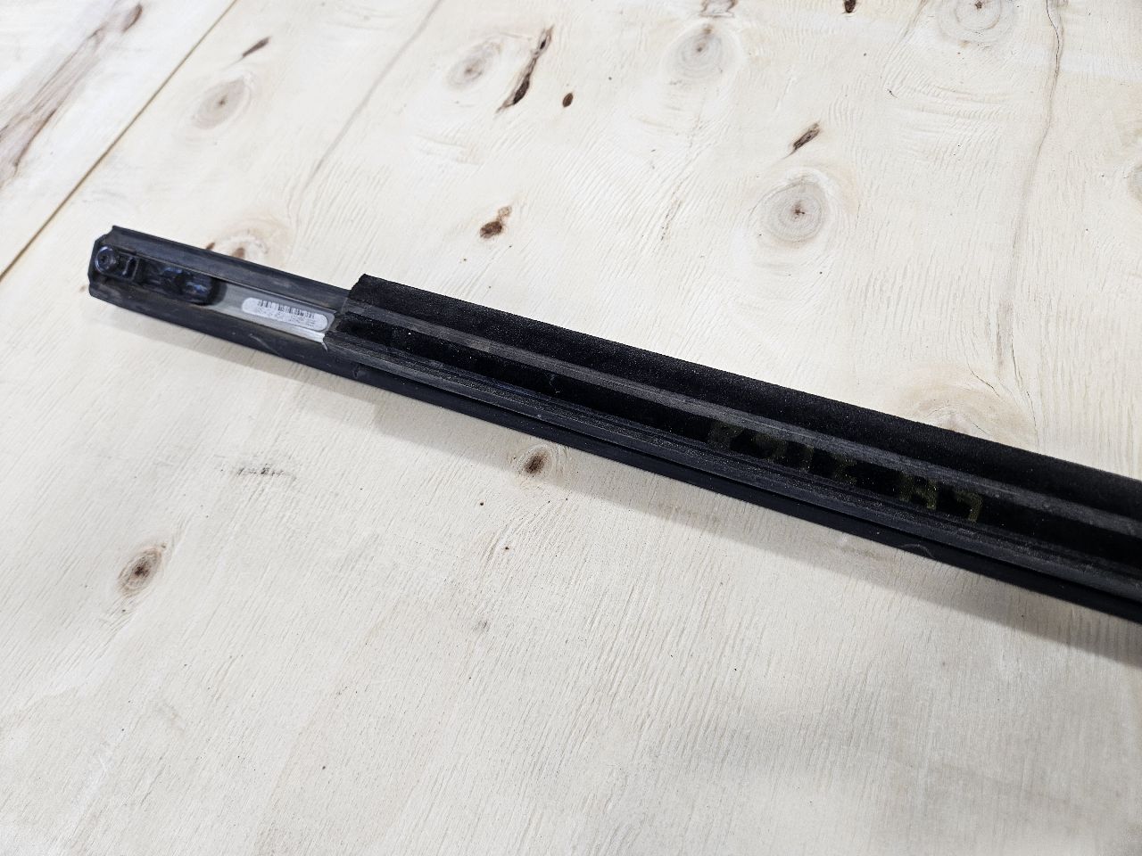 2019 SIERRA150 FRONT LH REVEAL MOLDING GLOSS BLACK 30294 - image 12