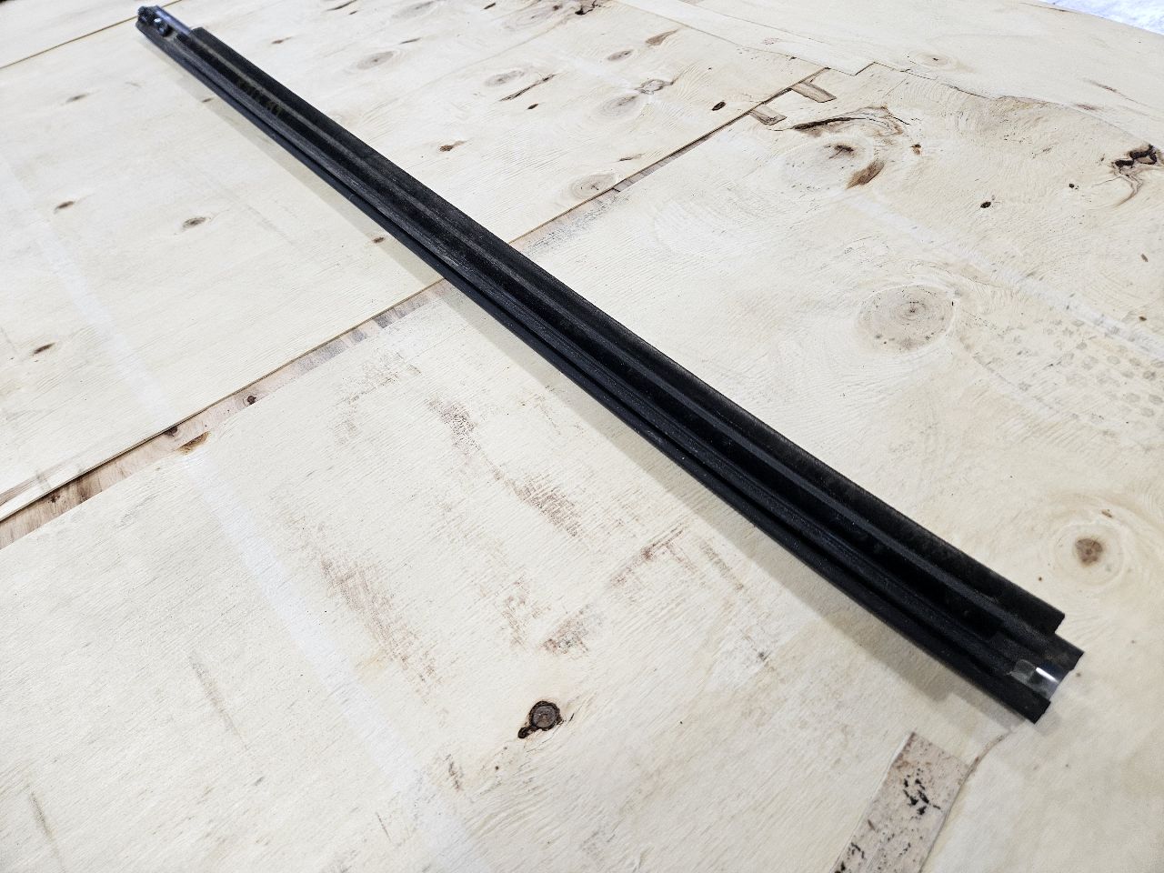 2019 SIERRA150 FRONT LH REVEAL MOLDING GLOSS BLACK 30294 - image 13