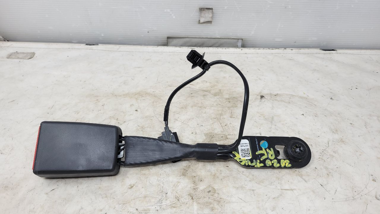 2020 SILVRDO15 RH PASSENGER SEAT BELT BUCKLE 30315 - image 1