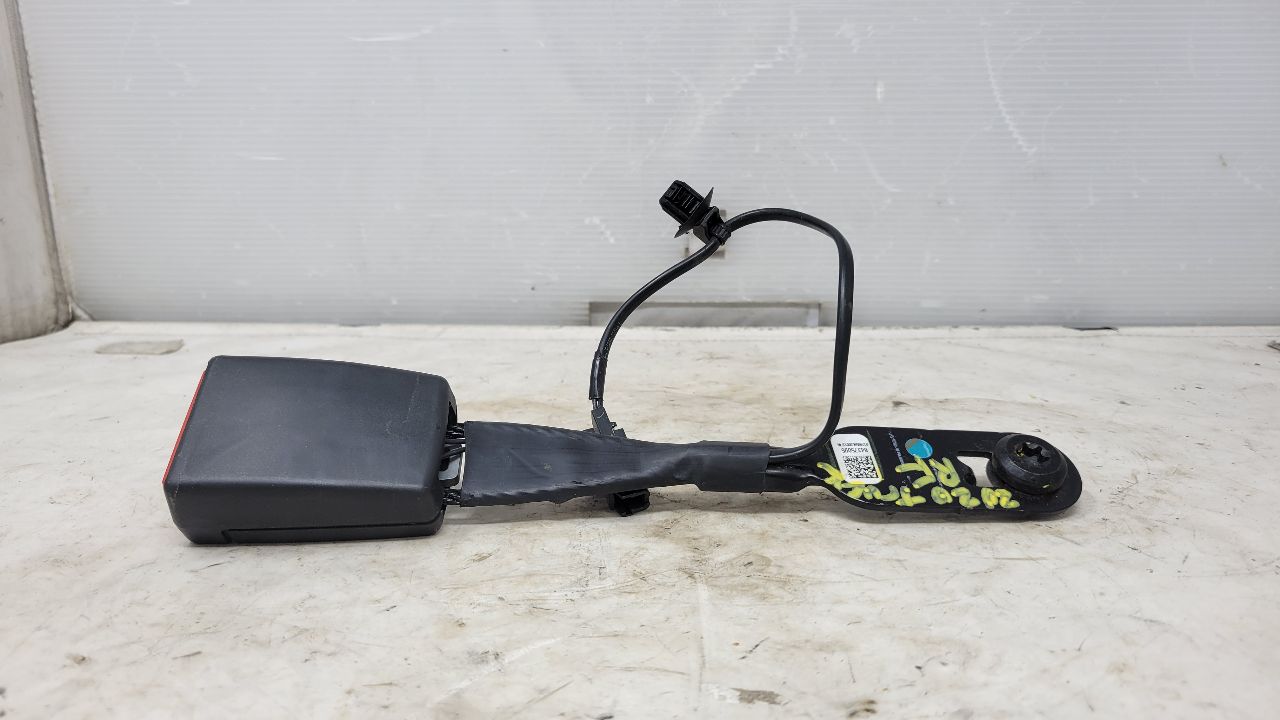 2020 SILVRDO15 RH PASSENGER SEAT BELT BUCKLE 30315 - image 2