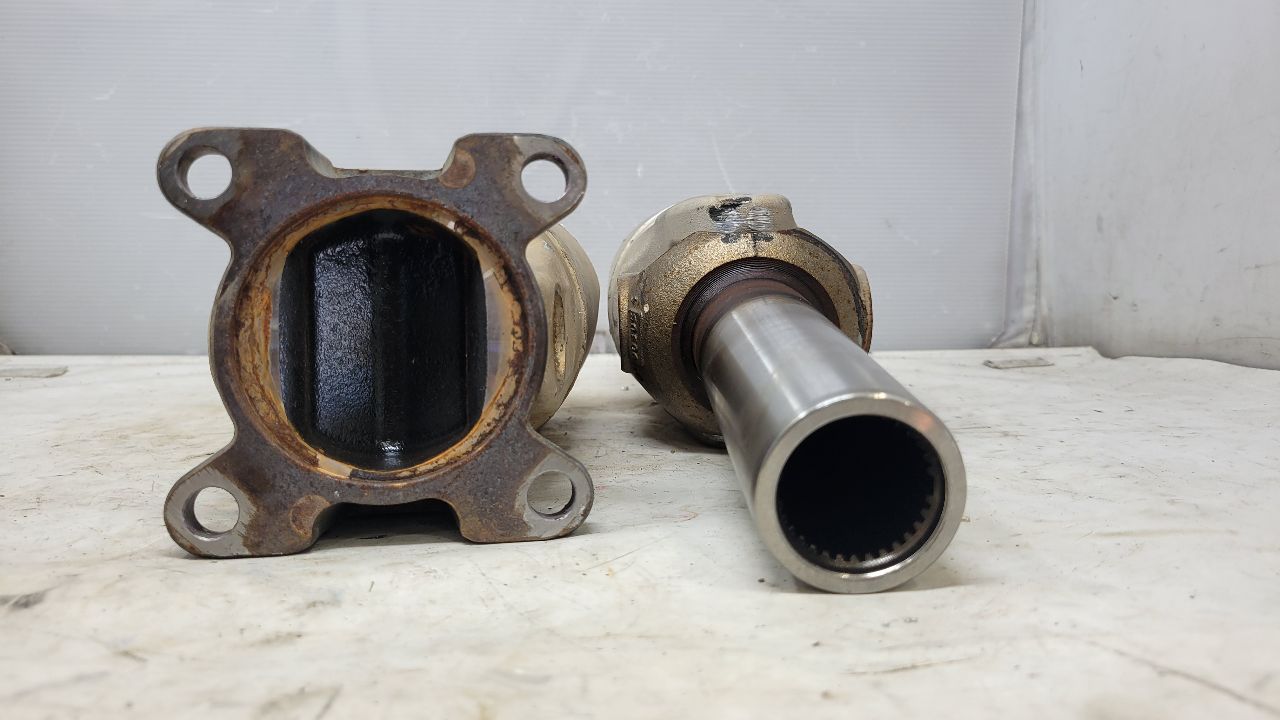 2019 SIERRA150 10L80 32 SPLINE SLIP YOKE &AXLE YOKE 30334 - image 2