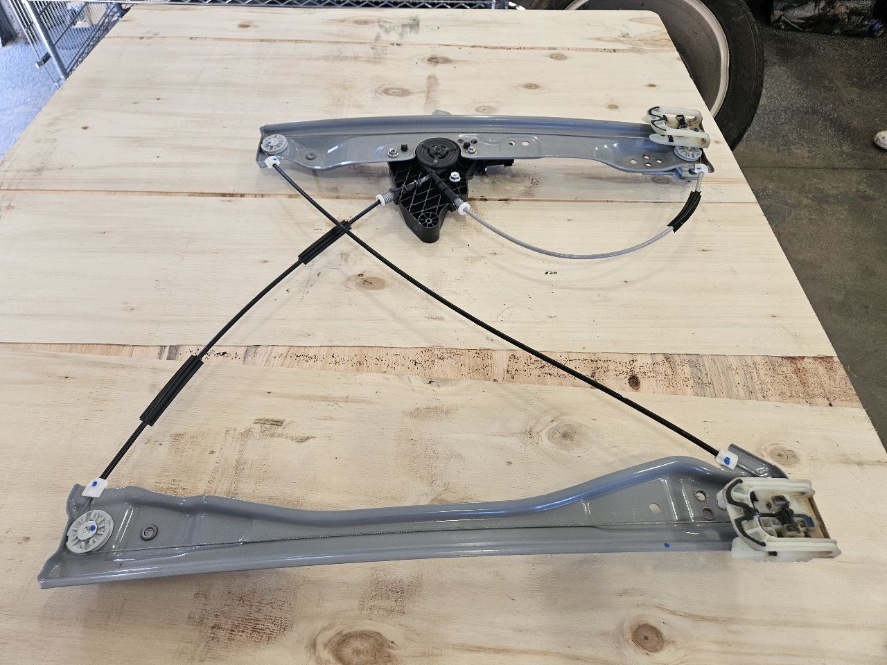2019 SILVRDO15 FRONT RH WINDOW REGULATOR & MOTOR 30339 - image 1