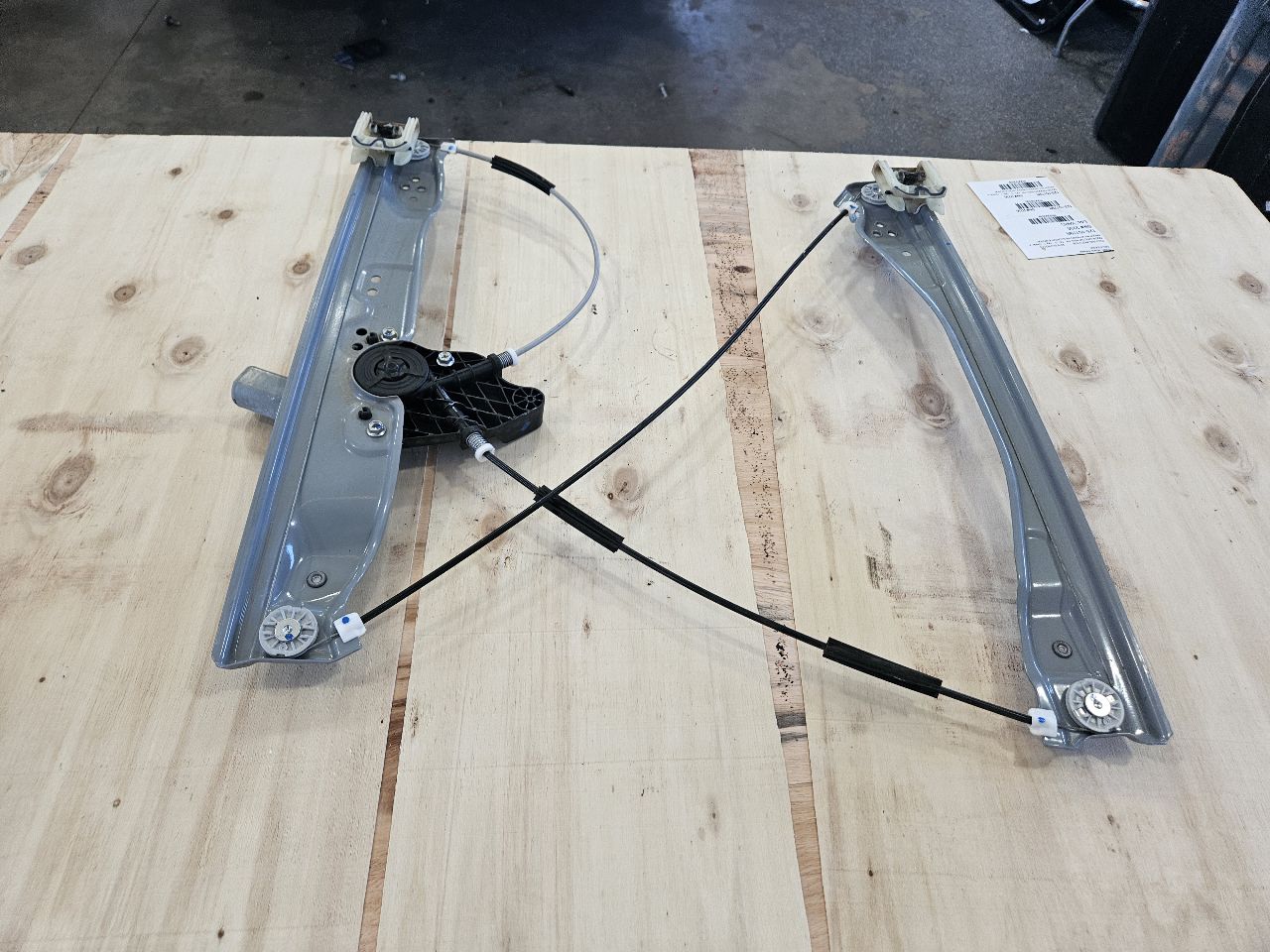 2019 SILVRDO15 FRONT RH WINDOW REGULATOR & MOTOR 30339 - image 2