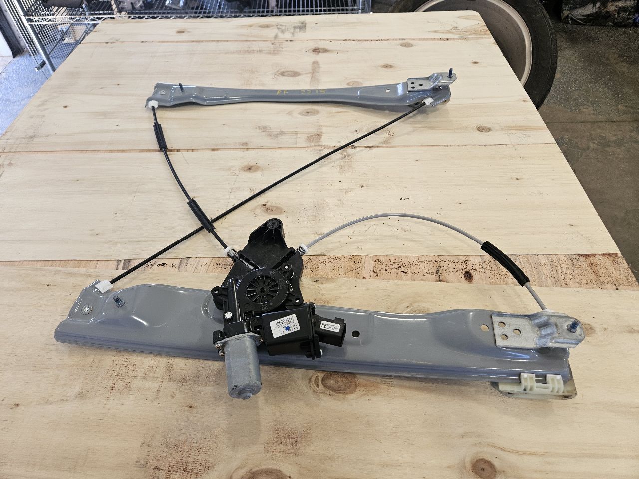 2019 SILVRDO15 FRONT RH WINDOW REGULATOR & MOTOR 30339 - image 3