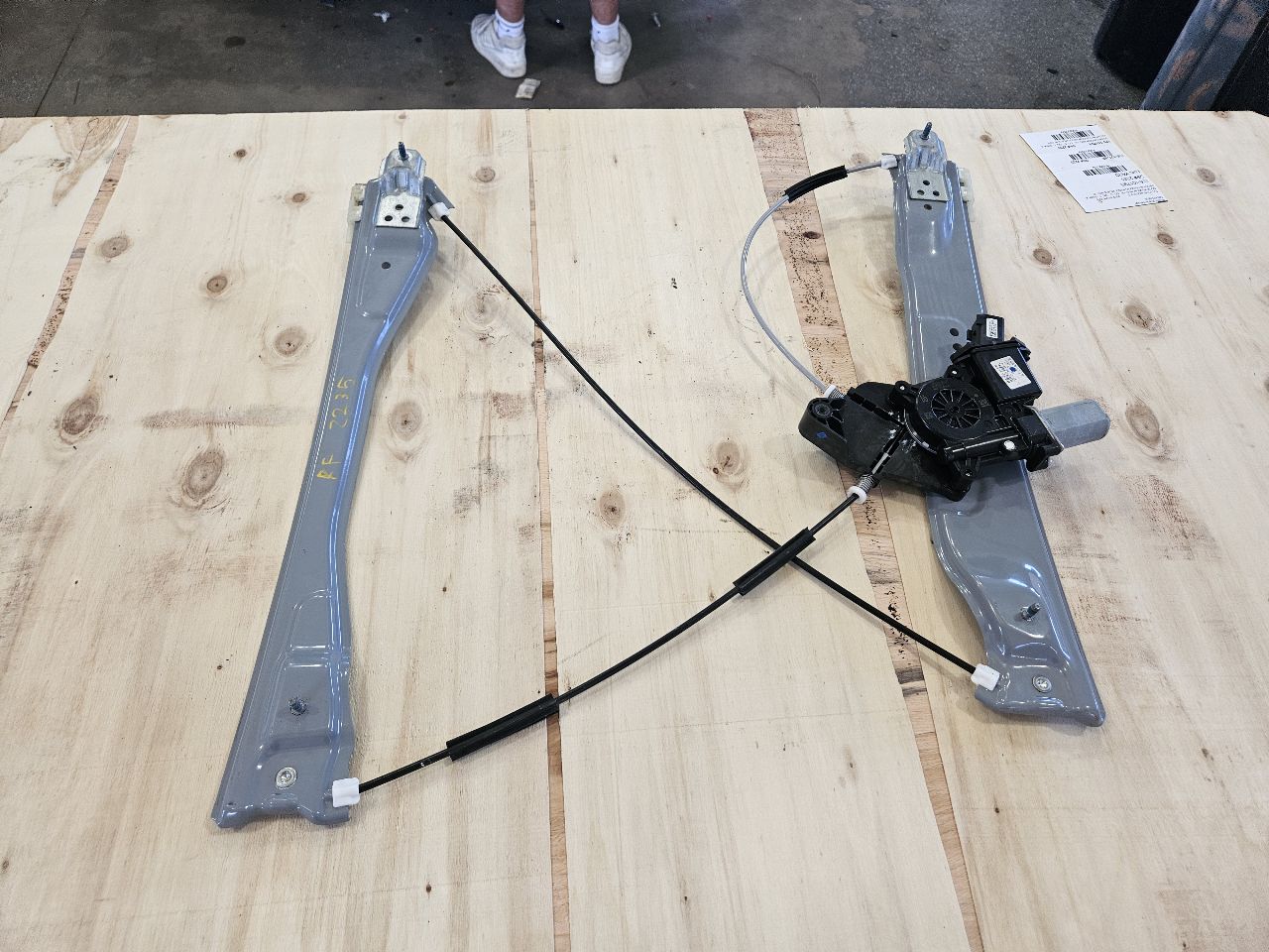 2019 SILVRDO15 FRONT RH WINDOW REGULATOR & MOTOR 30339 - image 4