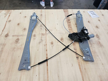 2019 SILVRDO15 FRONT RH WINDOW REGULATOR & MOTOR 30339 - image 4