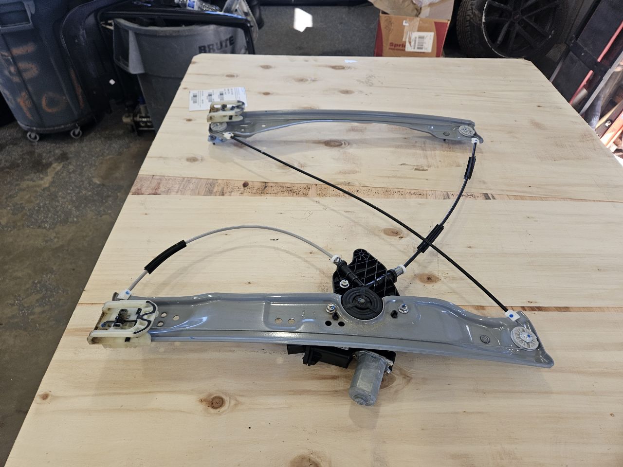 2019 SILVRDO15 FRONT RH WINDOW REGULATOR & MOTOR 30339 - image 7