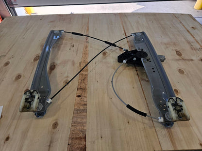 2019 SILVRDO15 FRONT RH WINDOW REGULATOR & MOTOR 30339 - image 8