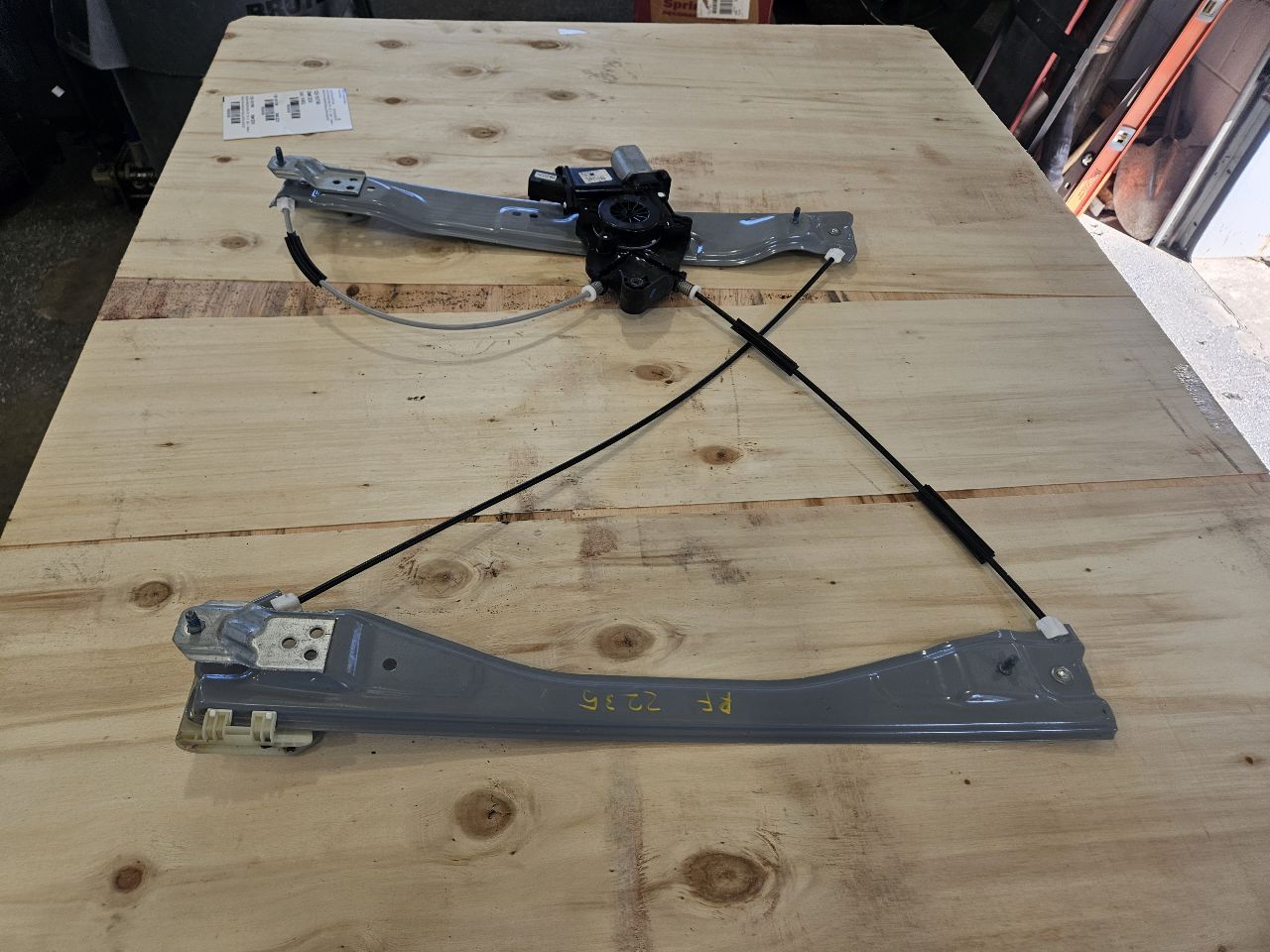 2019 SILVRDO15 FRONT RH WINDOW REGULATOR & MOTOR 30339 - image 9