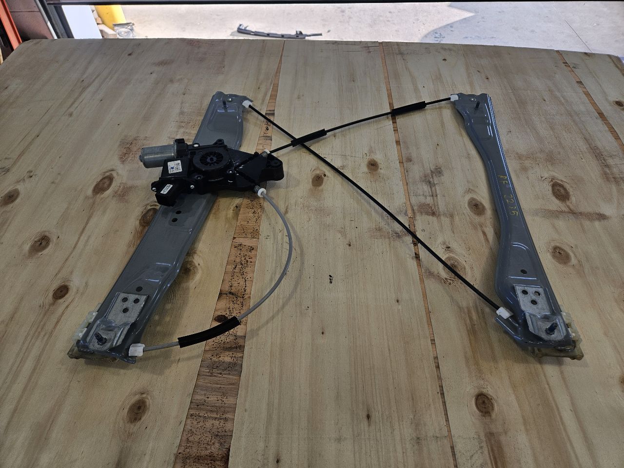 2019 SILVRDO15 FRONT RH WINDOW REGULATOR & MOTOR 30339 - image 10