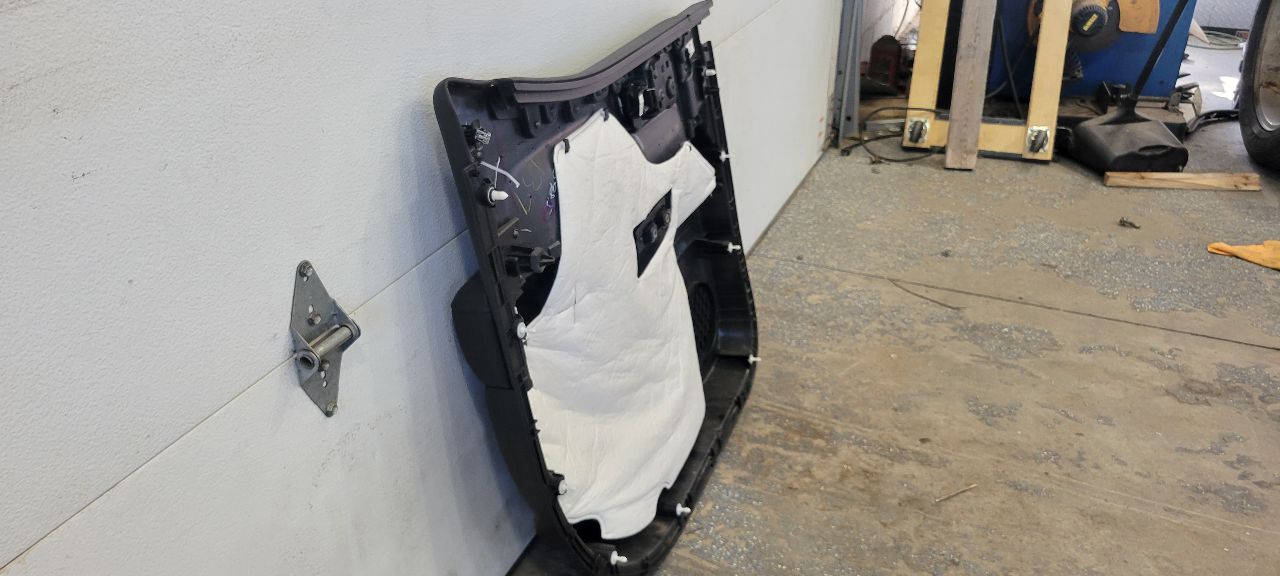 2019 SILVRDO15 RH REAR DOOR PANEL TRIM HC CREW CAB 30350 - image 13