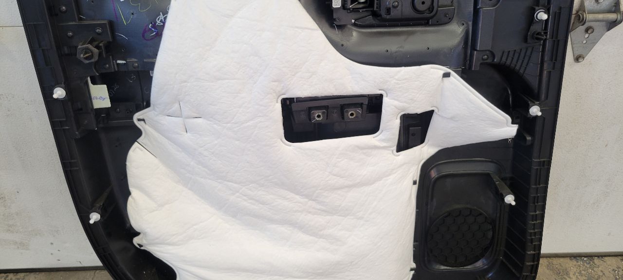 2019 SILVRDO15 RH REAR DOOR PANEL TRIM HC CREW CAB 30350 - image 16