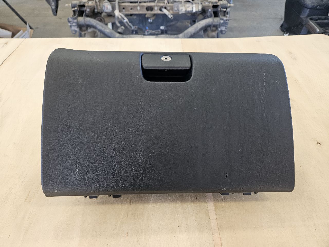 2019 SILVRDO15 LOWER GLOVE BOX JET BLACK 84093881 30353 - image 2