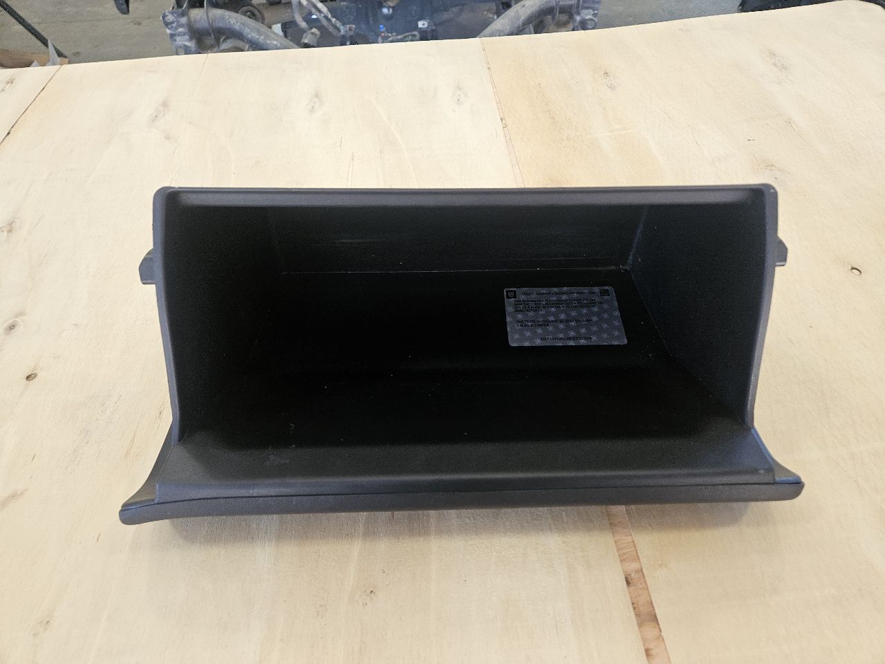 2019 SILVRDO15 LOWER GLOVE BOX JET BLACK 84093881 30353 - image 3