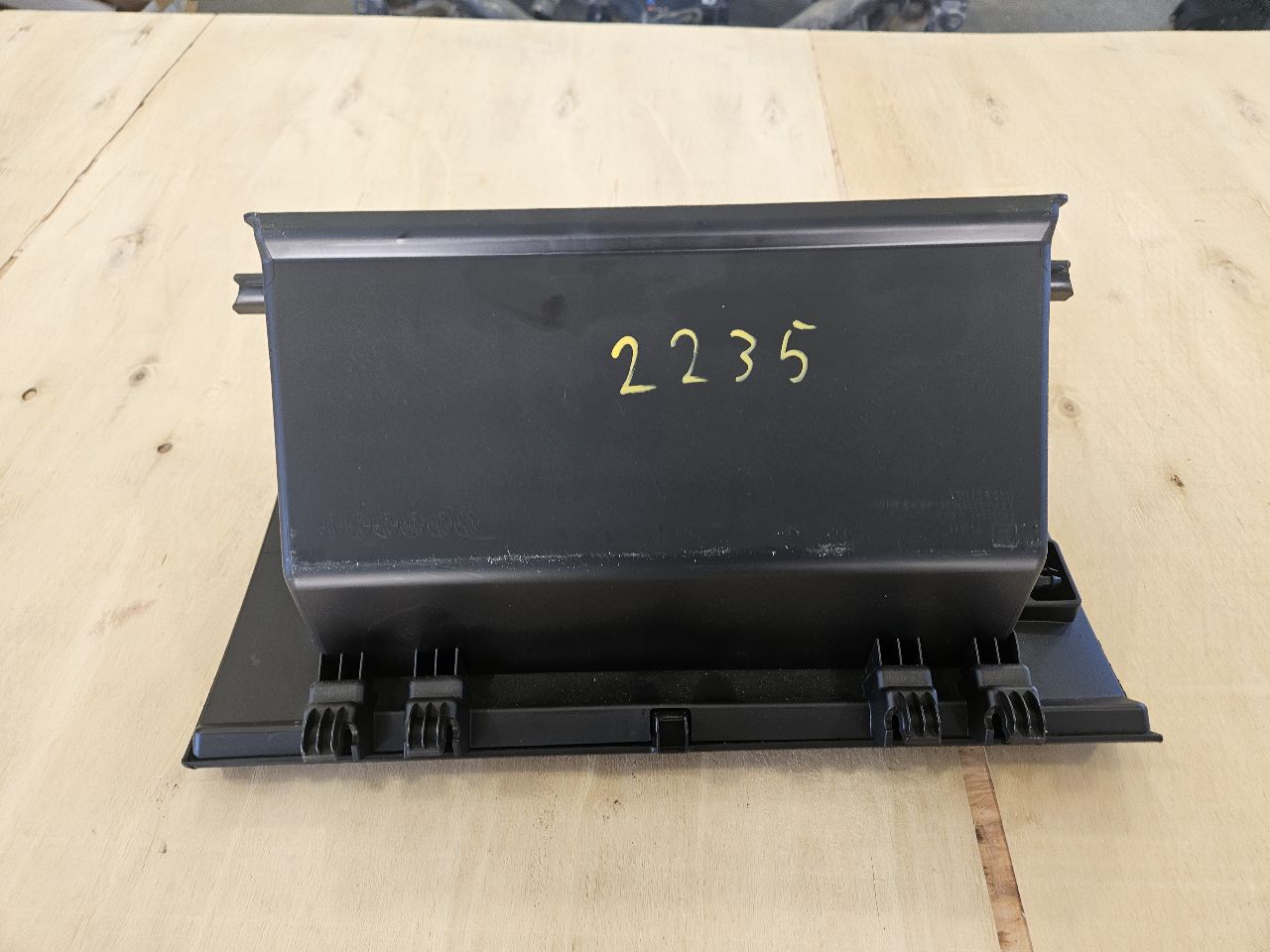2019 SILVRDO15 LOWER GLOVE BOX JET BLACK 84093881 30353 - image 4