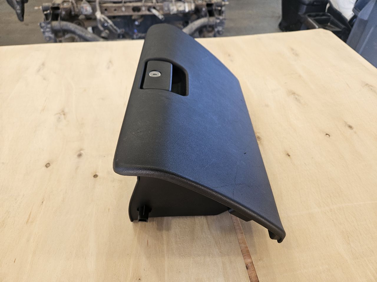 2019 SILVRDO15 LOWER GLOVE BOX JET BLACK 84093881 30353 - image 7