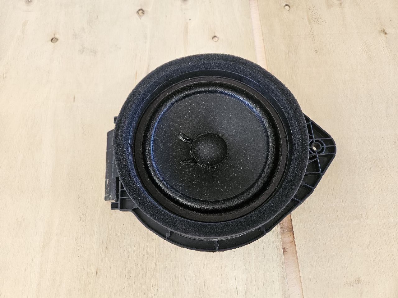 2019 SILVRDO15 REAR DOOR BOSE SPEAKER 84584302 30364 - image 3