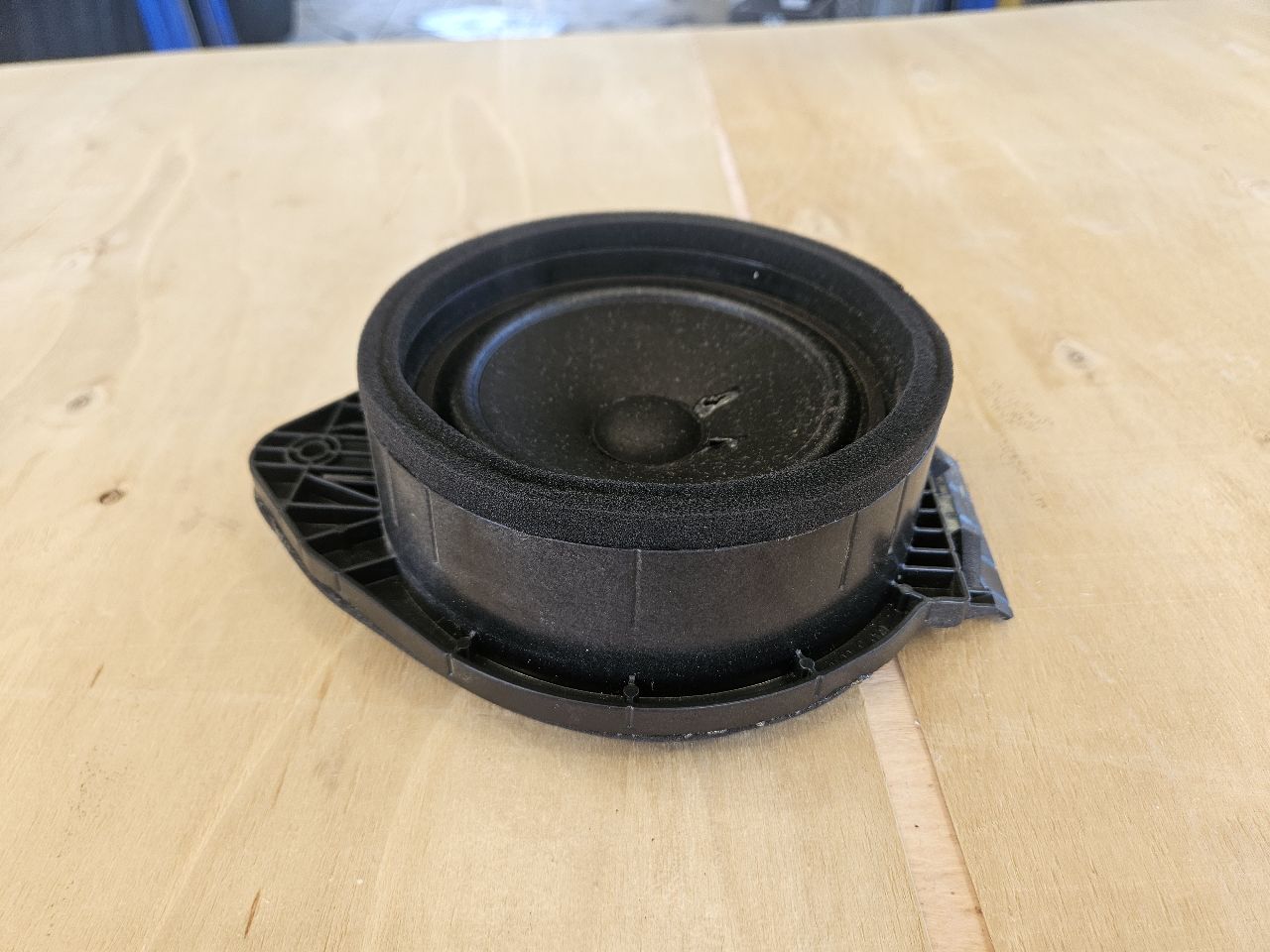 2019 SILVRDO15 REAR DOOR BOSE SPEAKER 84584302 30364 - image 5