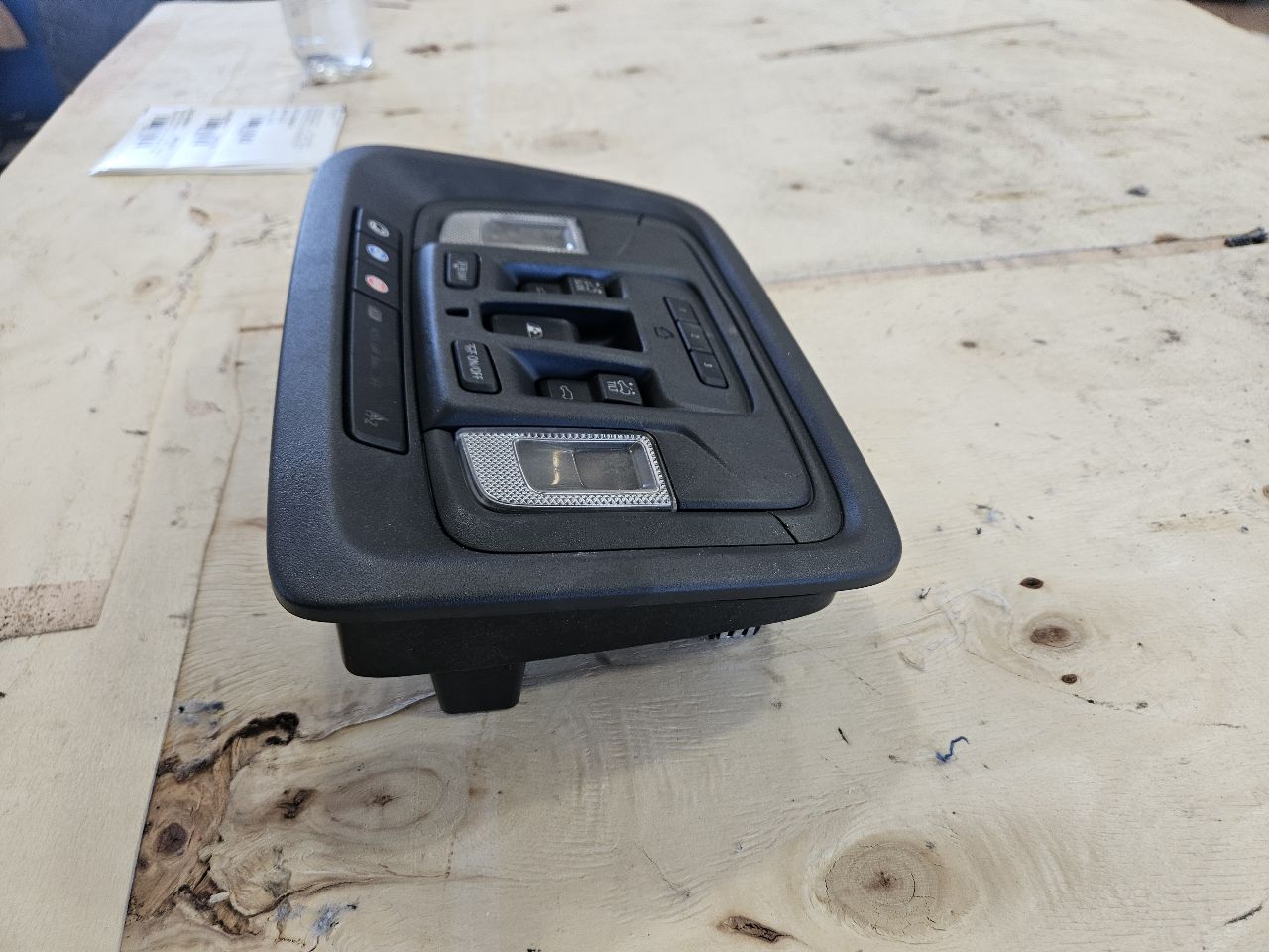 2019 SILVRDO15 OVERHEAD CONSOLE BLACK W/HOMELINK 30396 - image 3