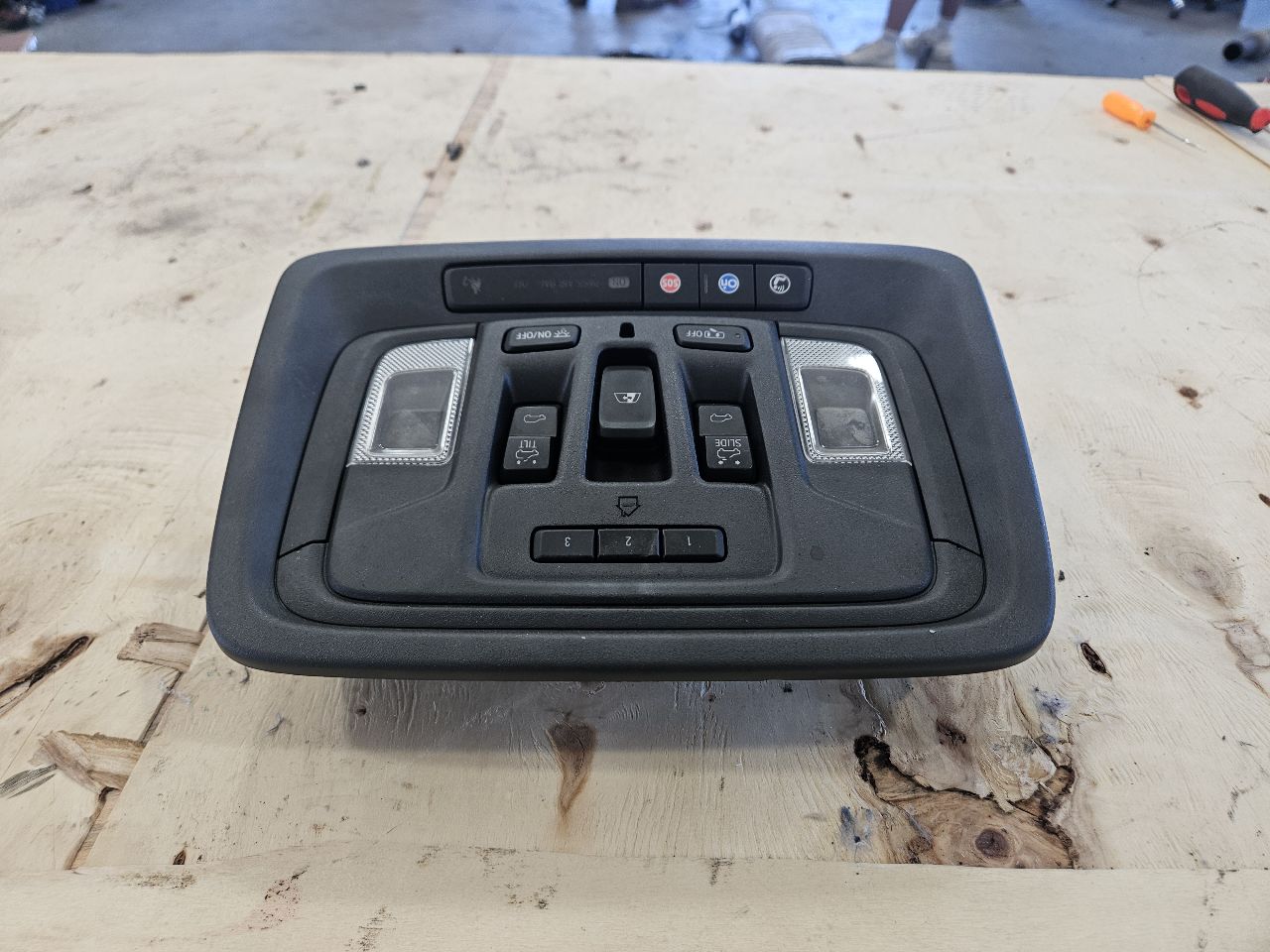 2019 SILVRDO15 OVERHEAD CONSOLE BLACK W/HOMELINK 30396 - image 7