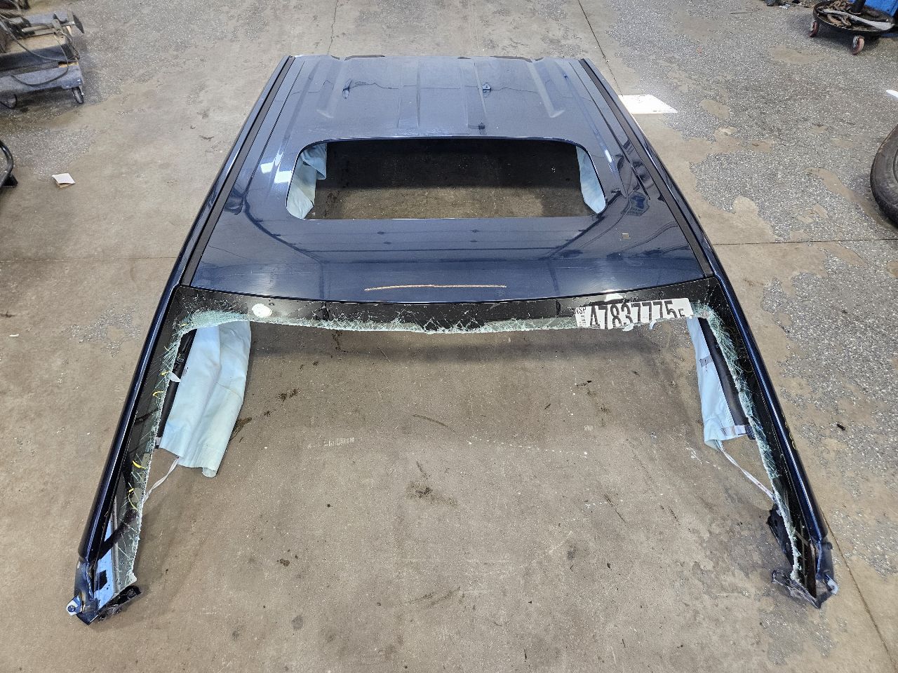 2019 SILVRDO15 CREW CAB WITH SUNROOF HOLE BLUE GA0 30400 - image 1