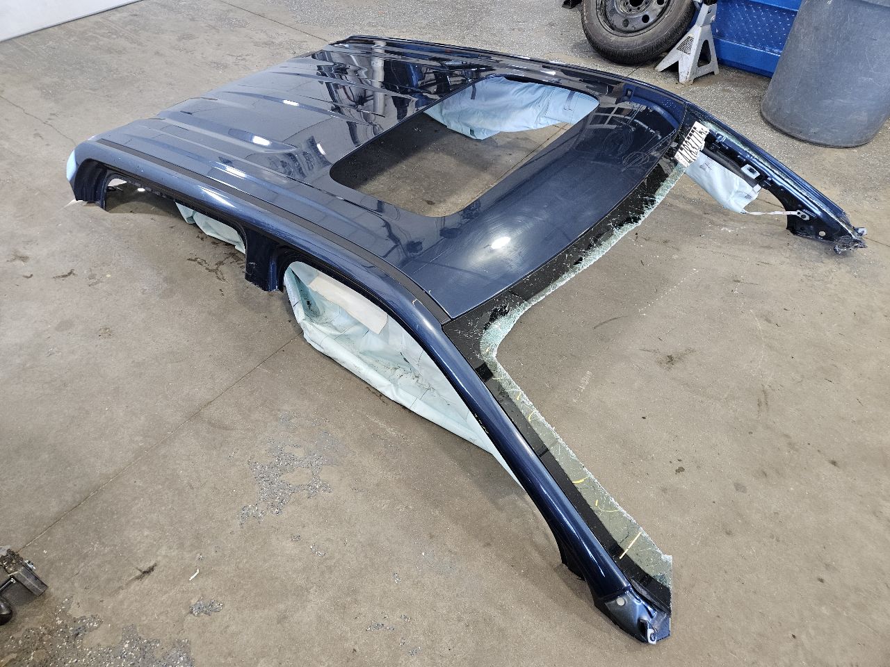 2019 SILVRDO15 CREW CAB WITH SUNROOF HOLE BLUE GA0 30400 - image 2