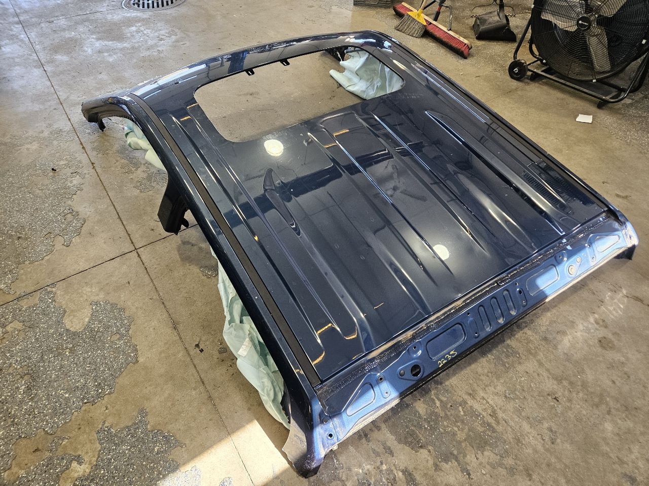 2019 SILVRDO15 CREW CAB WITH SUNROOF HOLE BLUE GA0 30400 - image 5