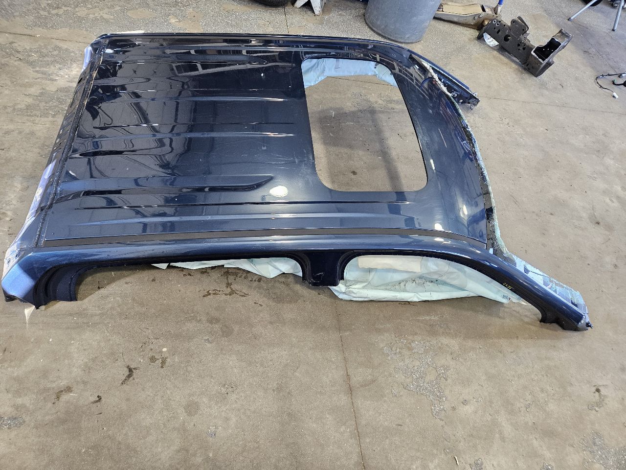 2019 SILVRDO15 CREW CAB WITH SUNROOF HOLE BLUE GA0 30400 - image 9