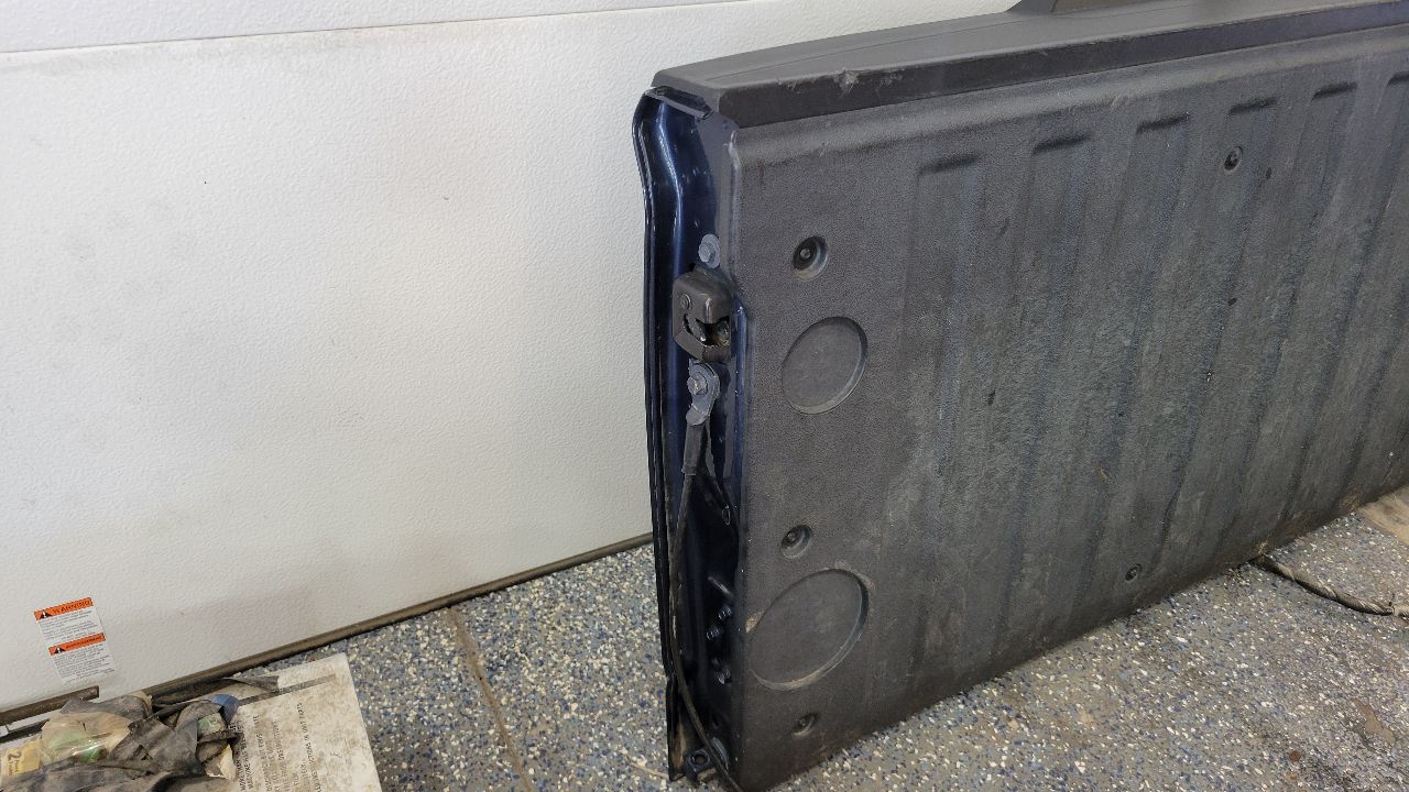 2019 SILVERADO TAILGATE BLUE GA0 QT6 UV2 PARK DING 30414 - image 1
