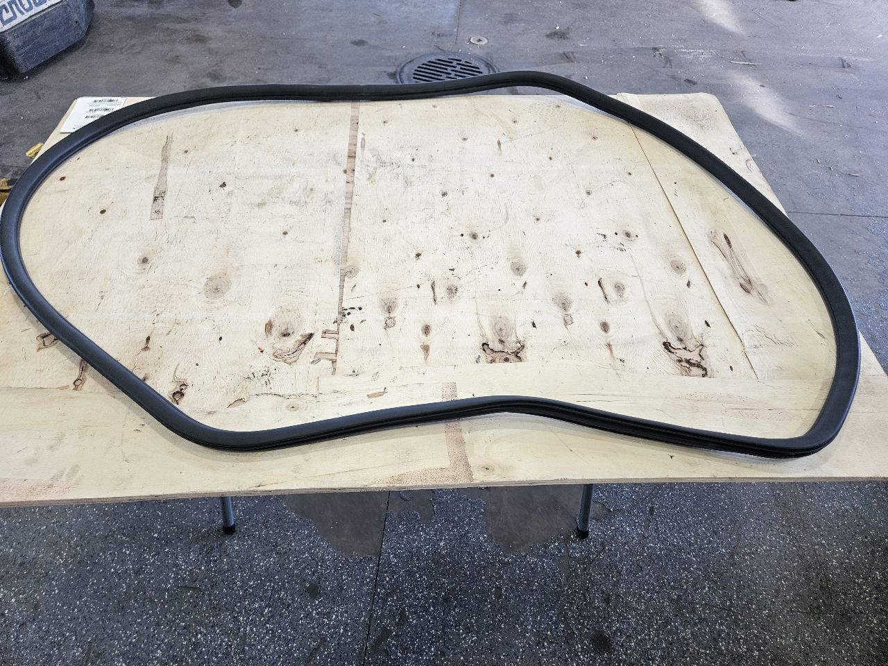 2019 SILVRDO15 REAR DOOR WEATHERSTRIPPING LH OR RH 30432 - image 3