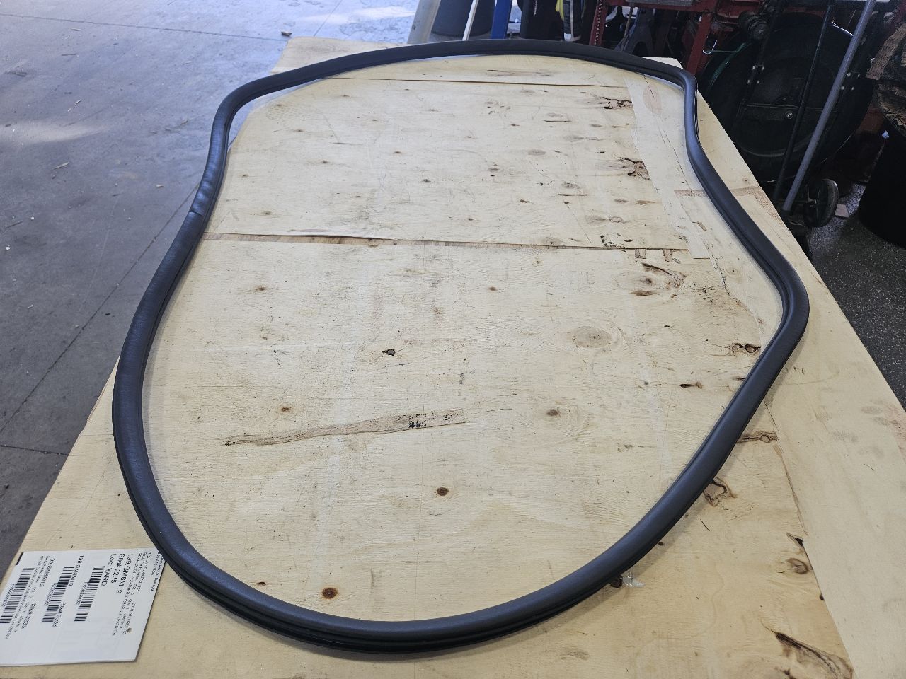 2019 SILVRDO15 REAR DOOR WEATHERSTRIPPING LH OR RH 30432 - image 4