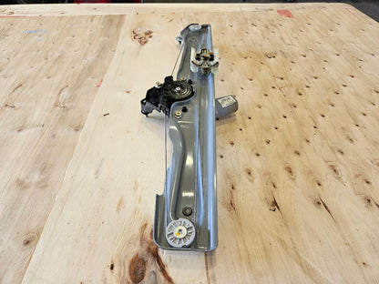 2019 SILVRDO15 RH REAR WINDOW REGULATOR & MOTOR 30451 - image 5