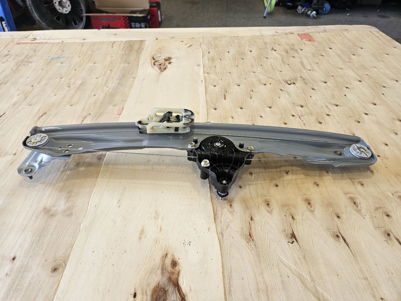 2019 SILVRDO15 RH REAR WINDOW REGULATOR & MOTOR 30451 - image 6