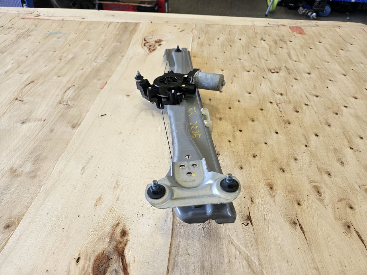 2019 SILVRDO15 RH REAR WINDOW REGULATOR & MOTOR 30451 - image 8
