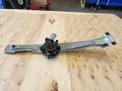 2019 SILVRDO15 RH REAR WINDOW REGULATOR & MOTOR 30451 - image 9