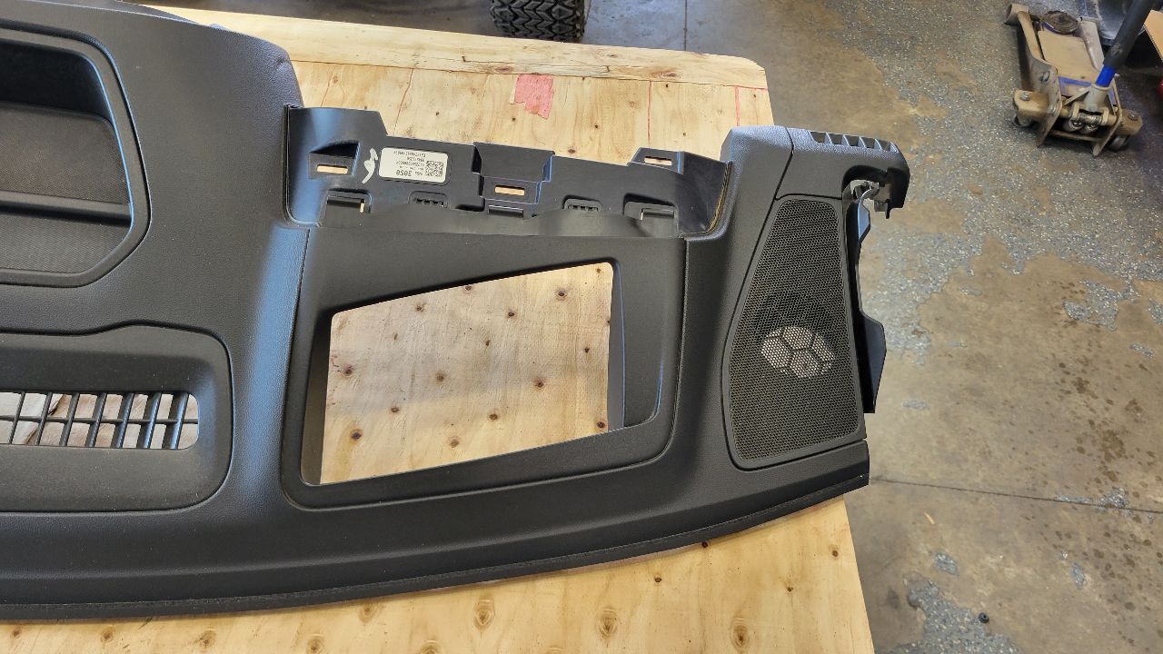 2019 SILVRDO15 UPPER DASH PANEL COVER W/RH BAG 30485 - image 8