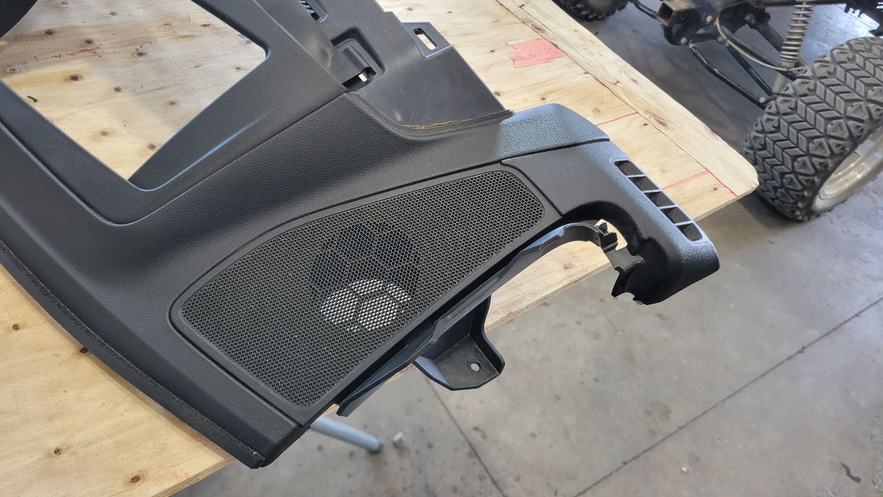 2019 SILVRDO15 UPPER DASH PANEL COVER W/RH BAG 30485 - image 9