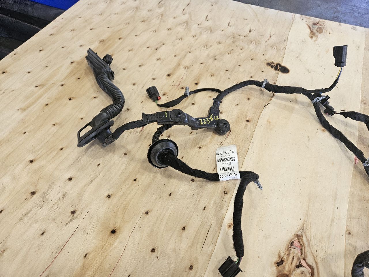 2019 SILVRDO15 LH DRIVER REAR DOOR WIRING 84512966 30491 - image 2