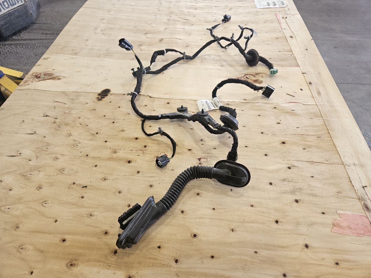 2019 SILVRDO15 LH DRIVER REAR DOOR WIRING 84512966 30491 - image 5
