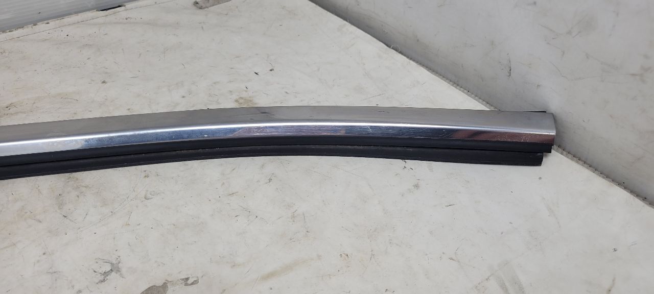2019 SILVRDO15 RH REAR DOOR BELT REVEAL 84549260 30499 - image 2
