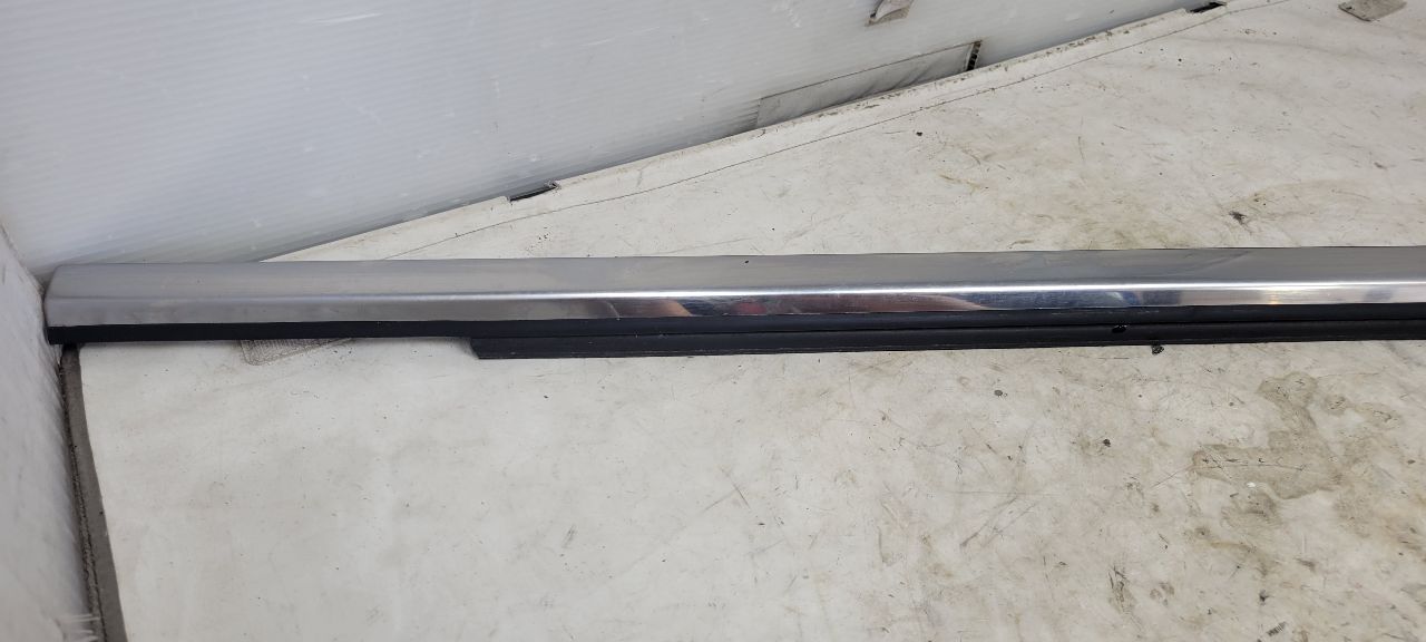 2019 SILVRDO15 RH REAR DOOR BELT REVEAL 84549260 30499 - image 4