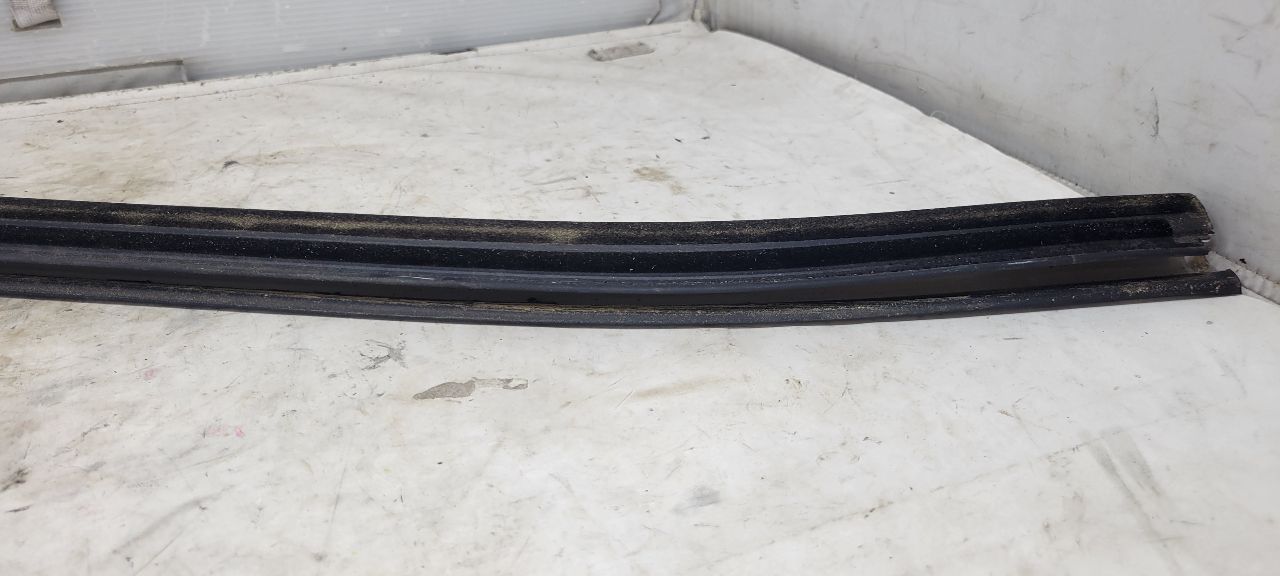 2019 SILVRDO15 RH REAR DOOR BELT REVEAL 84549260 30499 - image 7