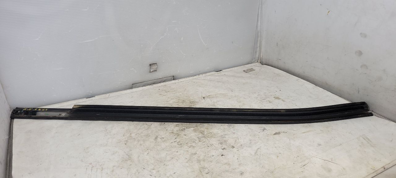 2019 SILVRDO15 RH REAR DOOR BELT REVEAL 84549260 30499 - image 10