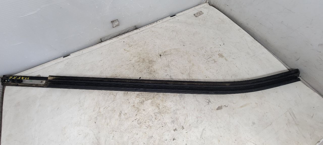2019 SILVRDO15 RH REAR DOOR BELT REVEAL 84549260 30499 - image 11