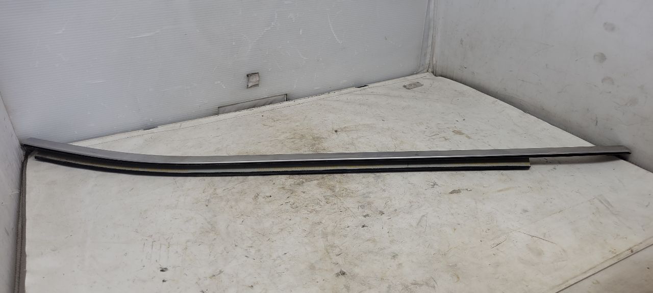 2019 SILVRDO15 RH REAR DOOR BELT REVEAL 84549260 30499 - image 16