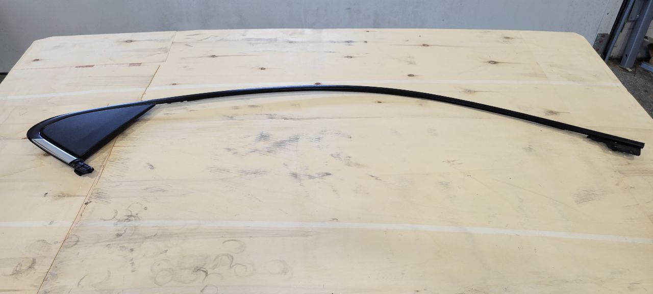 2019 SILVRDO15 LH FRONT UPPER REVEAL MOLDING TRIM 30503 - image 1